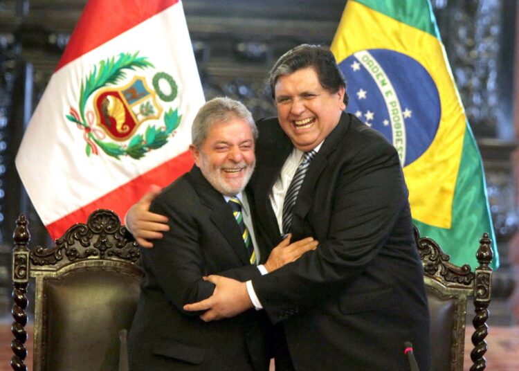 Brasilian Luiz Inácio Lula da Silva (vas.) ja Perun Alan García tapasivat vuonna 2009 maidensa presidentteinä.