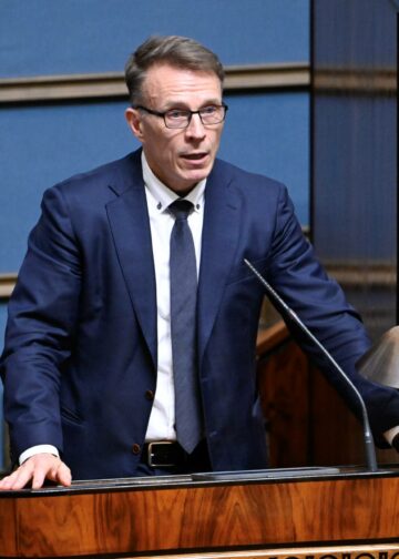 Vasemmistoliiton Minja Koskela epäilee kokoomuksen Jukka Kopran (kuvassa) osaamista.