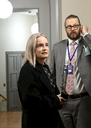 Valtiovarainministeriön arviot leikkausten kielteisistä vaikutuksista puhuttavat. Kuvassa valtiovarainministeri Riikka Purra ja ministeriön budjettipäällikkö Mika Niemelä.