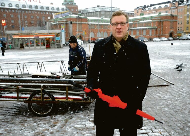 SAK:n varapuheenjohtaja Matti Huutola sai organisaatiouudistuksessa johdettavakseen SAK:n keskeisen työ- ja elinkeino-osaston.