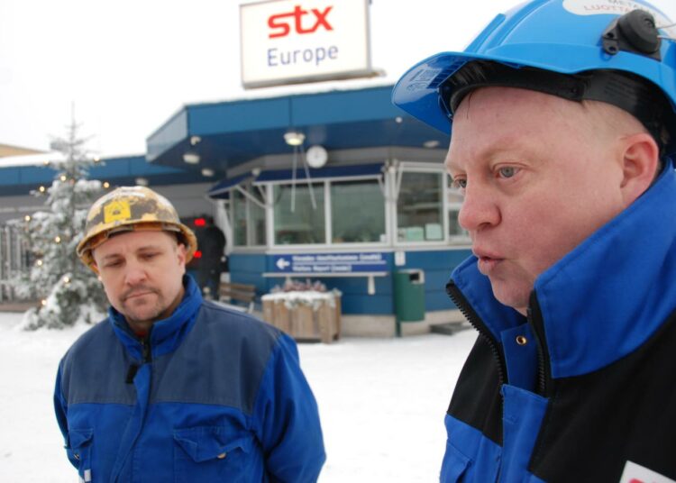 Timo Lehto (vas.) ja Jari Aalto ihmettelevät työnantajan poikkeuksellisen tiukkaa linjaa.