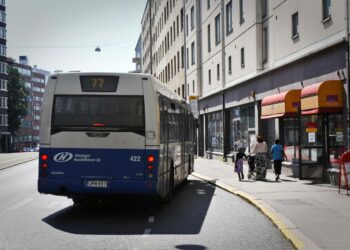 Neste Oilin palmuöljydieselin testaus pääkaupunkiseudun busseissa päättyy tämän vuoden kuluessa.