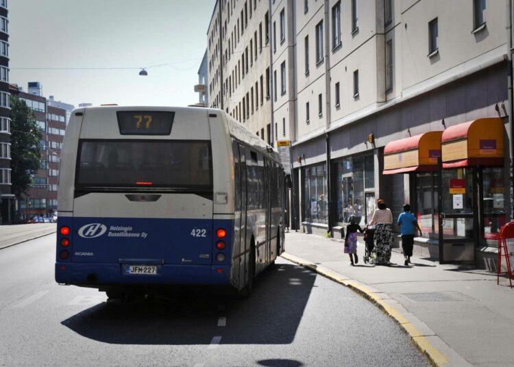 Neste Oilin palmuöljydieselin testaus pääkaupunkiseudun busseissa päättyy tämän vuoden kuluessa.