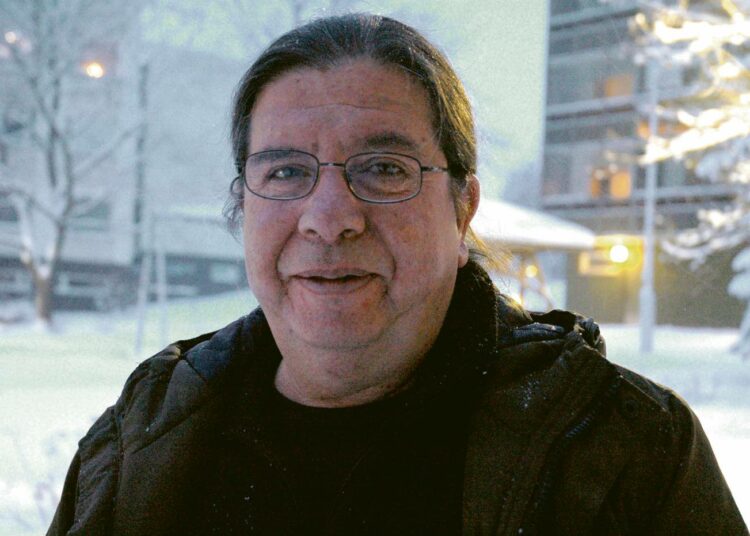Chilen lämmöstä Suomen talveen palannutta Hugo Marchantia odottivat huoltomiehen työt Tampereen teknillisellä yliopistolla.