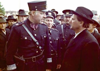 Pulakapina on tositapahtumiin perustuva elokuva vuoden 1932 Nivalan konikapinasta. Ohjaus ja pääosa Mikko Niskanen (oik.).