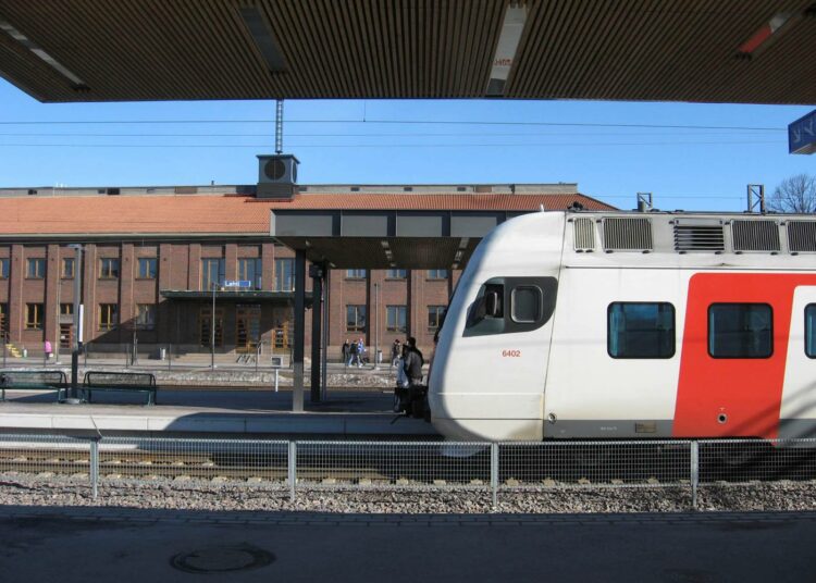 Radanvarren uudisrakentaminen tuo Lahteen uuden matkakeskuksen. Kuva nykyiseltä rautatieasemalta.