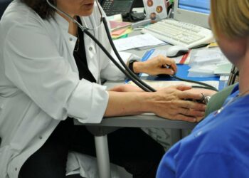 Terveyssektorin ja vanhusten palvelujen ulkoistaminen on johtanut huonoon laatuun, tehottomuuteen, sopimusrikkomuksiin ja myös ylimääräisiin kustannuksiin eri puolilla maata.