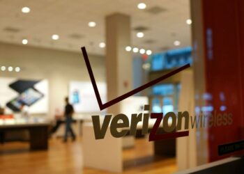 Verkkourkintaskandaali lähti viime viikolla liikkeelle amerikkalaisesta matkapuhelinoperaattori Verizonista, mutta levisi nopeasti maailmanlaajuisesti toimiviin suuryhtiöihin.
