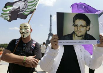 Snowdenia tukeva mielenosoitus viime sunnuntaina Pariisissa.