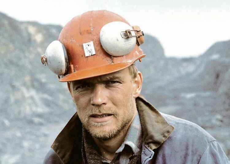 Pohjoisen jäämeren alueella tapahtuu ydinkatastrofi ja kaivosinsinööri Borg (Kari Heiskanen, kuvassa) joutuu kohtaamaan lopullisen tuhon läheisyyden.