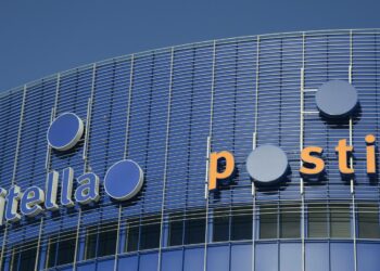 Itella perustelee hinnankorotuksia kirjepostin määrän vähentymisellä ja sähköisen postin lisääntymisellä.
