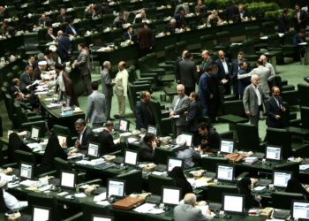 Iranin yhteiskunta on muuttunut liberaalimmaksi viime vuosina, mutta naisia syrjivä lainsäädäntö on jopa tiukentumassa. Kuva maan parlamentista Teheranissa.