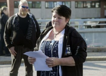 Kansanedustaja Lea Mäkipään eduskunta-avustaja Terhi Kiemunki puhui Pidetään Suomi Suomena! -mielenosoituksessa Helsingin Vuosaaressa lauantaina 10. syyskuuta.