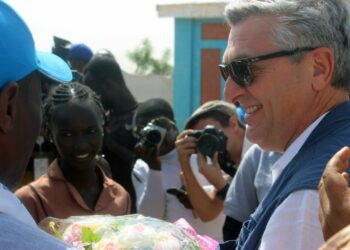 YK:n pakolaisjärjestön UNHCR:n pääjohtaja Filippo Grandi vieraili joulukuussa Pohjois-Kamerunissa Minawaon pakolaisleirillä, jossa asuu noin 60 000 Boko Haramia paennutta nigerialaista.