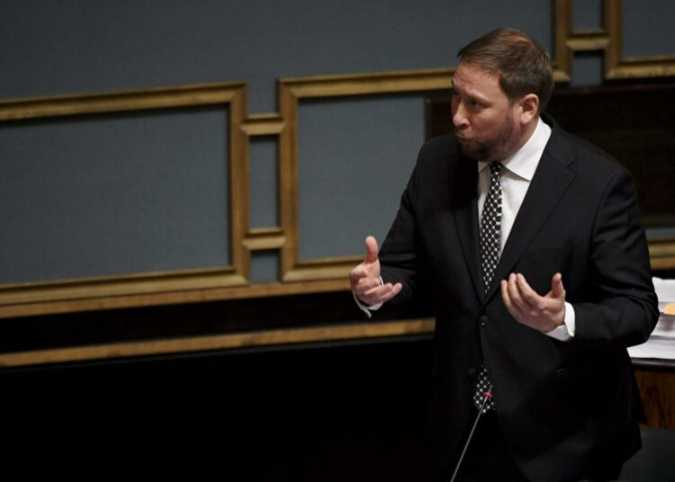 Paavo Arhinmäki nosti aggressiivisen verosuunnittelun esiin kyselytunnilla torstaina.