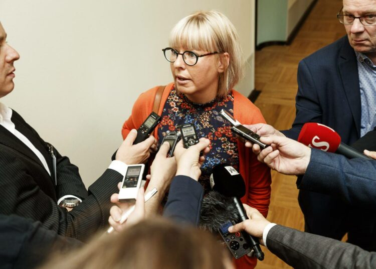 Aino-Kaisa Pekonen kommentoi tänään sote-uudistusta ennen sosiaali- ja terveysvaliokunnan kokousta.