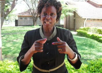 Georgina Nyambura sanoo, että leimautumisen ja syrjinnän pelko estää tyttöjä ja nuoria naisia hakeutumasta seksuaali- ja lisääntymisterveyspalveluiden ääreen.