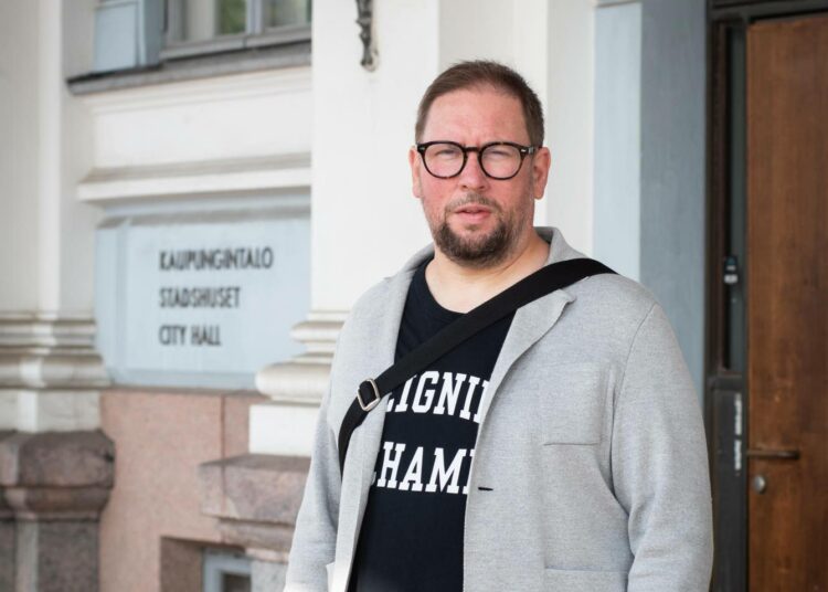 Paavo Arhinmäki valittiin elokuussa Helsingin apulaispormestariksi. Se tarkoitti hänen kansanedustajauransa päättymistä.