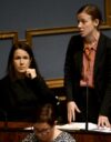 Vasemmistoliiton kansanedustajat istuivat pitkän illan eduskunnan täysistunnossa torstaina. Kuvassa Hanna Sarkkinen, Veronika Honkasalo, Merja Kyllönen ja Li Andersson.
