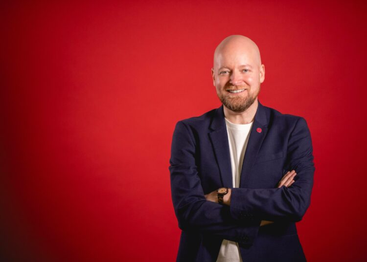"Surullinen fakta on, että kaikkein huonoiten taloutta on viimeiset kaksi vuotta hoitanut Suomi", sanoi Jussi Saramo vappupuheessaan.