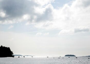 Sää oli puolipilvinen Kallahdenniemellä Helsingissä 24. elokuuta 2026.