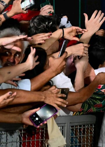 Lula da Silva tapasi kannattajiaan uudelleenvalintansa jälkeen.