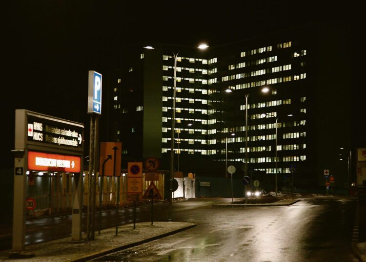 Tutkijoiden mielestä palvelujen tarvitsijoiden pitää saada valita vapaasti, mihin menevät hoitoon. Kuvassa HYKS:n Meilahden sairaala Helsingissä.
