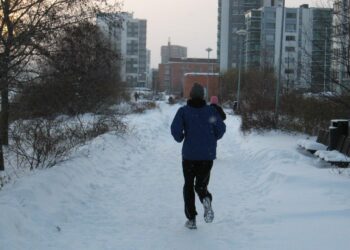 Vain reilusti joka toinen suomalainen liikkuu terveytensä kannalta riittävästi.