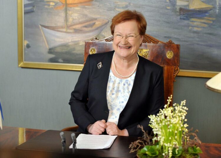 Tasavallan presidentti on paljon muutakin kuin uudenvuoden puheiden pitäjä. Tehtävän kulisseihin päästään dokumenttielokuvassa.