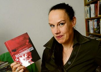 Kirjailija Riikka Ala-Harja.