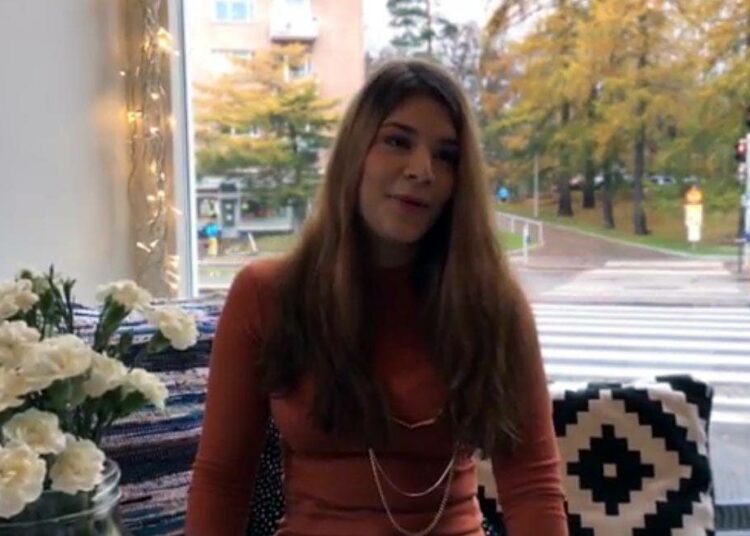 Kysy vammaiselta -videossa vastataan niihin yleisiin ja kiusallisiin kysymyksiin, joihin moni fyysisesti vammainen henkilö törmää.