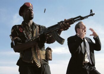 Asekauppias Yuri Orlov (Nicolas Cage, oik.) kiertää maailman kriisipesäkkeitä ja yrittää pysyä askeleen edellä kannoillaan roikkuvaa sinnikästä Interpolin agenttia.