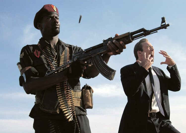 Asekauppias Yuri Orlov (Nicolas Cage, oik.) kiertää maailman kriisipesäkkeitä ja yrittää pysyä askeleen edellä kannoillaan roikkuvaa sinnikästä Interpolin agenttia.