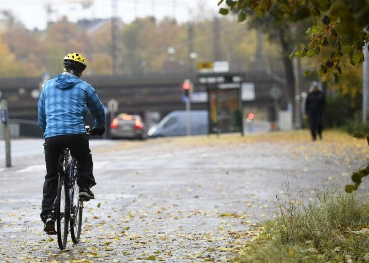 Pelkkä peruskoulu ei riitä tämän päivän työelämässä. Syrjäytymisvaarassa ovat etenkin miehet.