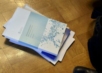 Presidentti Niinistö, puolustusvaliokunnan puheenjohtaja Ilkka Kanerva (kok.) ja tiedustelulakeja valmistelleen työryhmän puheenjohtaja, kansanedustaja Tapani Tölli (kesk.) ovat vaatineet viikonlopun aikana lakien säätämistä.