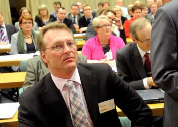 Puheenjohtaja Petri Vanhalan mukaan Paperiliitto aikoo nostaa seuraavalla sopimuskierroksella pöytään työntekijöiden muutosturvan