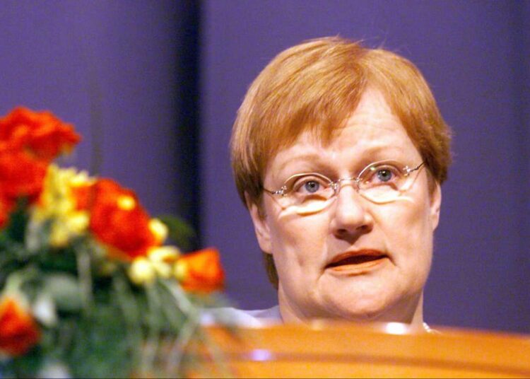 Tarja Halonen valittiin SDP:n presidenttiehdokkaaksi toukokuussa 1999.