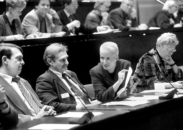 Puoluevaltuuston kokous 13.11.1999.