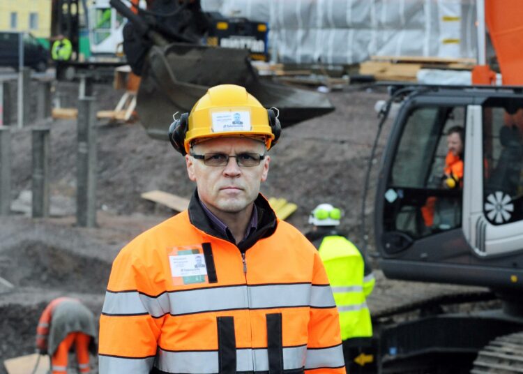 Rakennusliiton puheenjohtaja Matti Harjuniemi sanoo, että hallituksen esittämä malli ei kannusta silpputyön ja matalapalkkaisen osa-aikatyön vastaanottamiseen.