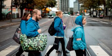 KU kulki A-klinikkasäätiön vapaaehtoisten ja työn-ekijöiden mukana Helsingin kaduilla. Kuvassa vasemmalta lukien Anne Aulos, Iiro Peltonen, Pihla Putkonen ja Noa Rönkkö.