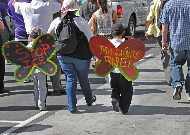 Maahanmuuttajat peräsivät Yhdysvalloissa oikeuksiaan marssimalla San Franciscossa vappuna 2013.