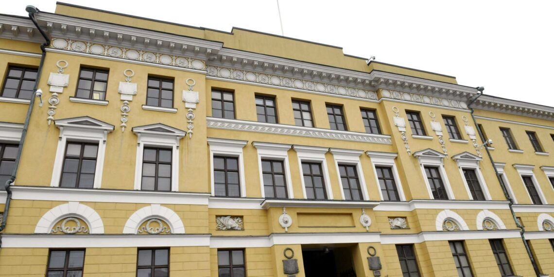 Puolustusministeriön valta on kasvanut Suomessa. Kuvassa ministeriön päärakennus Helsingin Kasarmitorilla.
