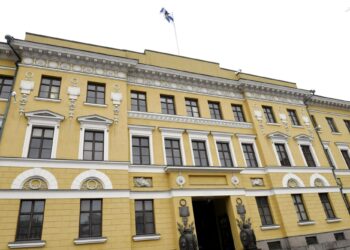 Puolustusministeriön valta on kasvanut Suomessa. Kuvassa ministeriön päärakennus Helsingin Kasarmitorilla.