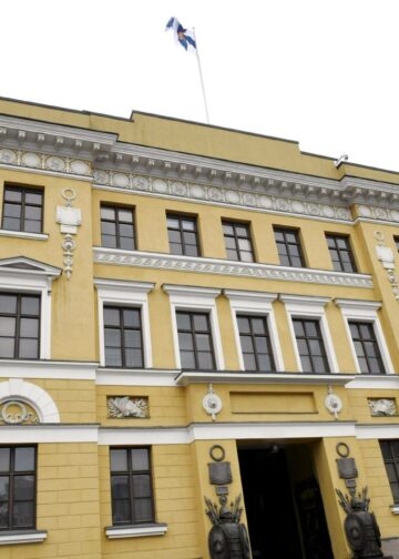 Puolustusministeriön valta on kasvanut Suomessa. Kuvassa ministeriön päärakennus Helsingin Kasarmitorilla.