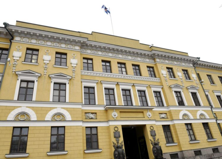 Puolustusministeriön valta on kasvanut Suomessa. Kuvassa ministeriön päärakennus Helsingin Kasarmitorilla.