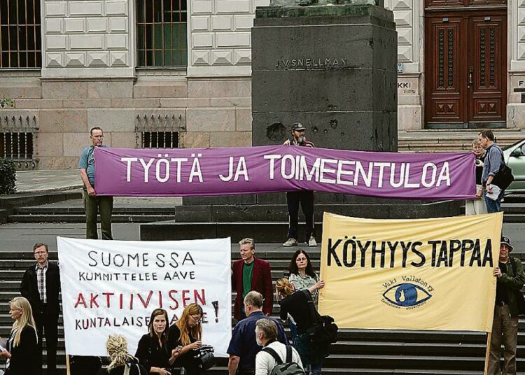 Kolme vuotta sitten vaadittiin budjettiriiheltä työtä ja toimeentuloa. Vaatimus on entistä ajankohtaisempi tänä syksynä.