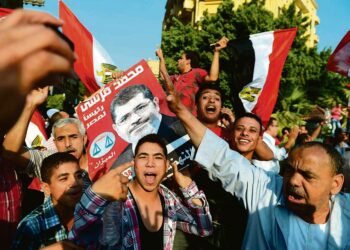 Muslimiveljeskunnan kannattajat juhlivat viime sunnuntaina Kairossa Mohammed Mursin vaalivoittoa Egyptin ensimmäisissä vapaissa presidentinvaaleissa.