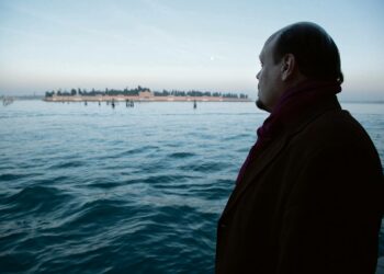 Hannu-Pekka Björkman ja San Michelen hautausmaasaari, joka on yksi Venetsiaan sijoittuvan elokuvan tapahtumapaikoista.