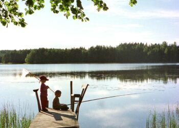 Yli 90 prosenttia Suomen pinta-alasta on käytettävissä jokamiehenoikeudella. Onkiminen naapurin laiturilta ei kuulu jokamiehenoikeuksiin.