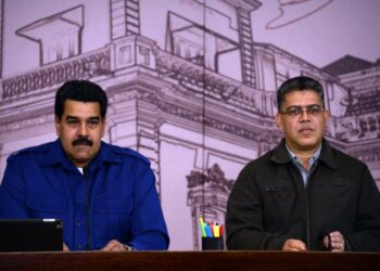 Venezuelan presidentti Nicolas Maduro ja ulkoministeri Elias Jaua lehdistötilaisuudessa Caracasissa joulukuun lopulla.